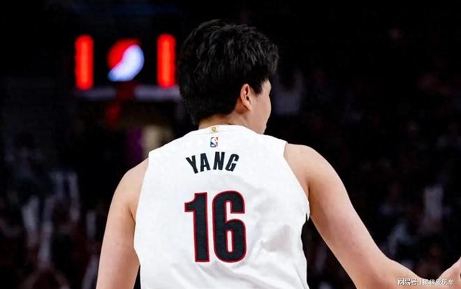 论段冉点赞其护框和抓机会能力！AG真人网杨瀚森2分2帽引讨(图3)
